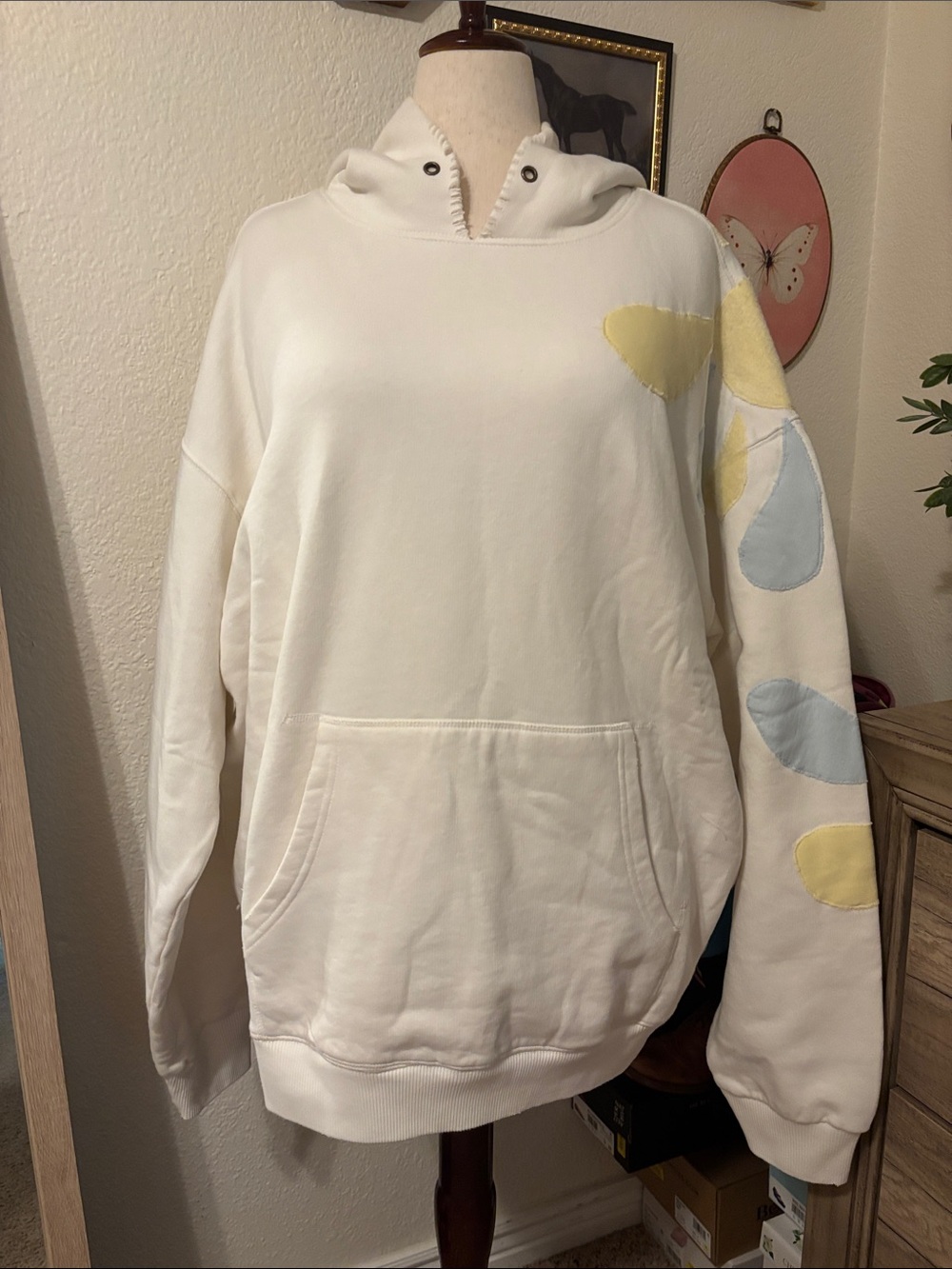 We The Free It’s A Vibe Hoodie with Patches Size Large Ivory Combo RARE - Picture 4 of 12